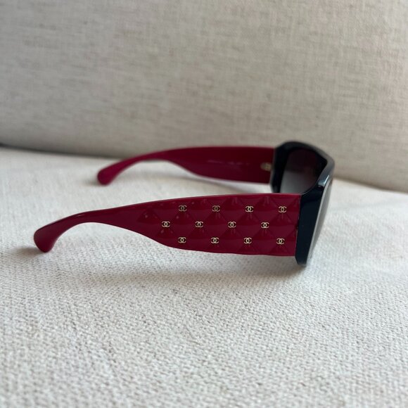 Chanel | Navy and Pink Logo Sunglasses - Picture 2 of 4